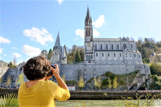 Visit Lourdes Private Guided Tour in the Sanctuary in Sanctuary