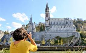 Lourdes: Private Guided Tour in the Sanctuary