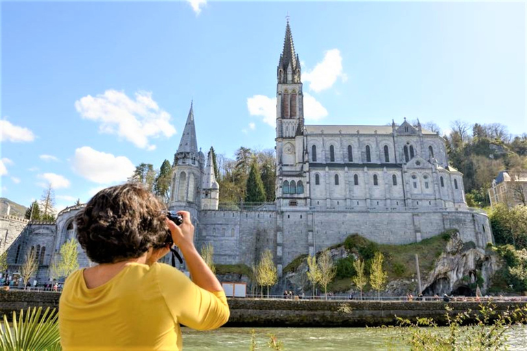 Lourdes: Private Guided Tour in the SanctuaryLourdes Sacred &amp; Religious Guided Tour in French