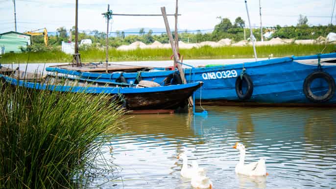 hoi an local experience tour by bike from da nang