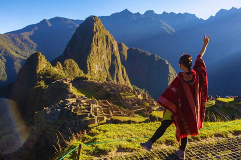 From Cusco: 2-day excursion to Machu Picchu + With Tickets 2-day excursion to Machu Picchu with tickets