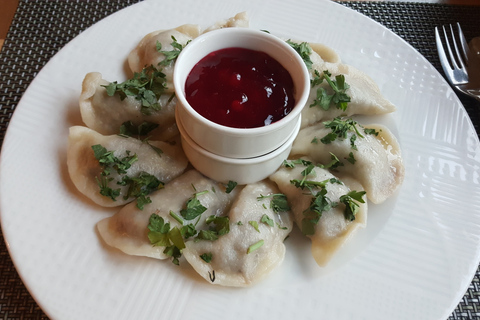 Krakau: traditionele culinaire tour5 uur durende proeverij van eten en wodka en sightseeingtour door Krakau