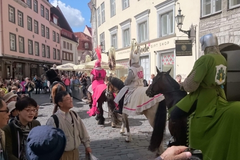 Tallinn: 3 uur durende middeleeuwse wandeltochtRondleiding in het Portugees, Spaans, Italiaans, Duits, Japans