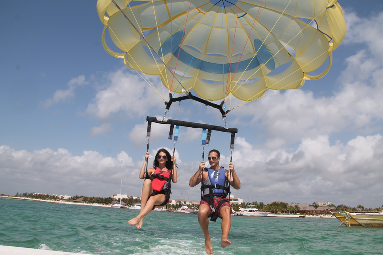 Playa del Carmen: Parasailing-Abenteuer mit Snacks