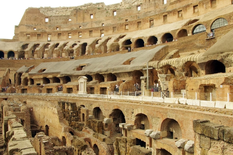 Rzym: Wycieczka w małej grupie do Koloseum i Forum Romanum z odbioremWycieczka po angielsku