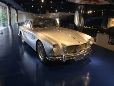 Ferrari, Maserati, Lamborghini Museen & Fabriken + Mittagessen