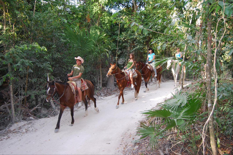 Paardrijden in de tropische jungle