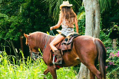 Randonnée à cheval dans la jungle tropicale