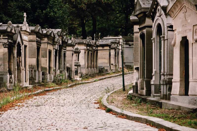 Paris: Père Lachaise Cemetery Walking Tour | GetYourGuide