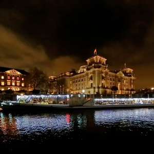 Berlin: Evening River Spree Cruise at Christmastime