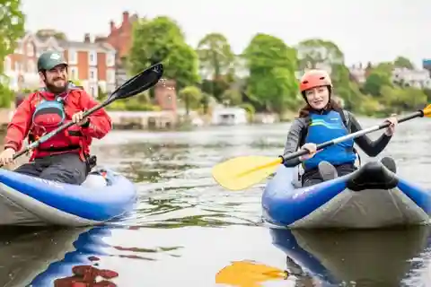 Chester: River Dee Kayaking Tour with Guide