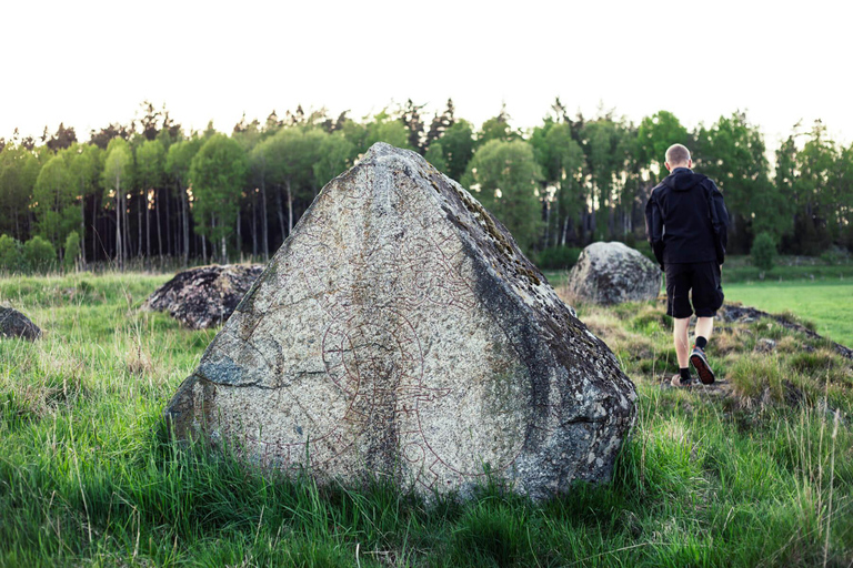 Stockholm: Vandring, utomhusmatlagning och kallvattenflytningPickup from Stockholm - drop-off Vaxholm