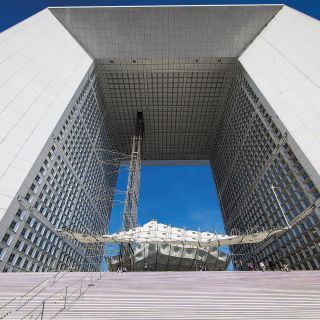 Grande Arche de la Défense: panoramisch zicht op Parijs