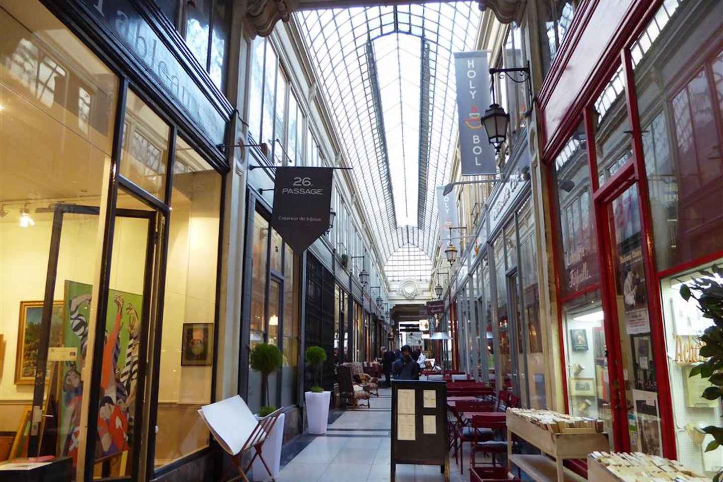 Paris: 2-Hour Passages Private City Tour in German