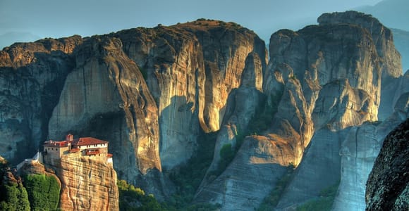 From Thessaloniki: Meteora Day Trip for Up to 6 Guests