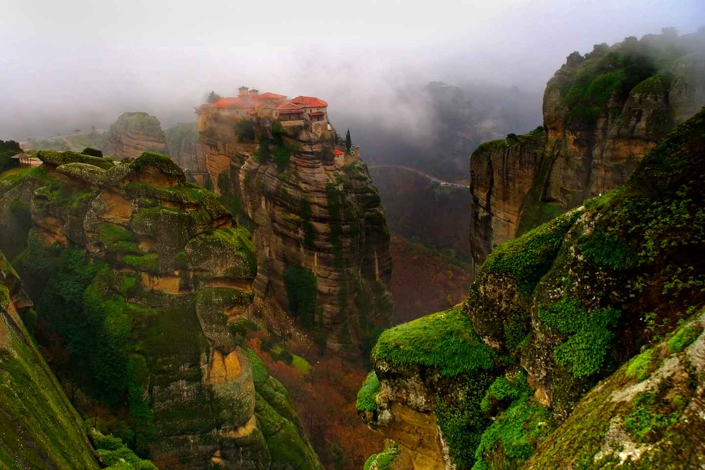 From Thessaloniki: Meteora Small Group Day Trip
