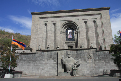 Explore a capital Yerevan em uma excursão de meio diaOpção Padrão