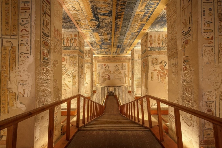 Valley of The Kings Guided tour (Include Guide, Car, Driver and Entry tickets)