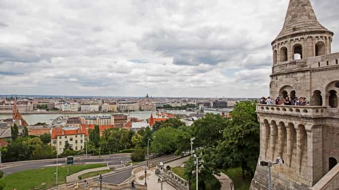 budapest passeggiata nel quartiere del castello con café stop