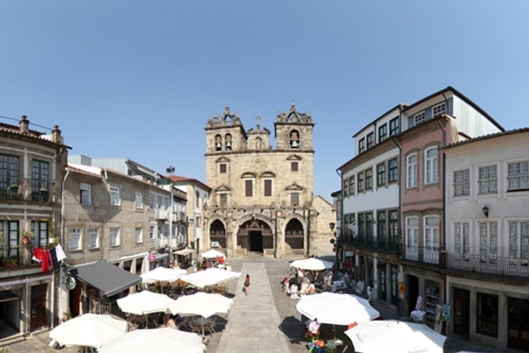 Desde Oporto: tour de día a Braga y Guimarães con almuerzoVisita en grupo y comida sin recogida