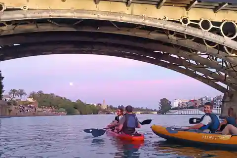 Sunset Kayak: Historic Seville, Triana and La Cartuja