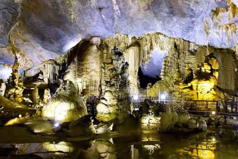 Da Hue: tour alla scoperta della grotta del paradiso