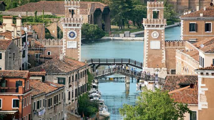 private walking tour castello district