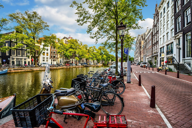 Amsterdam: 3-Hour Private Bike Tour of the City Center