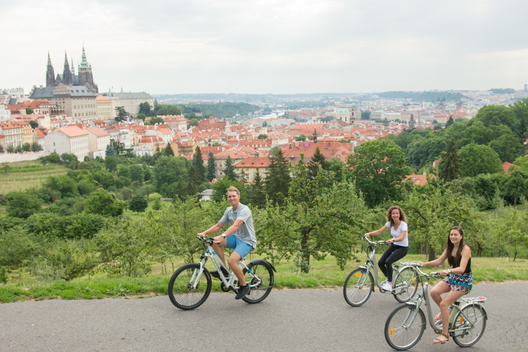 Prag: Privat elcykeltur med upphämtning på hotelletPrags höjdpunkter med el-cykel – 3 timmars privat rundtur