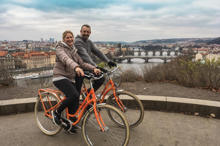 Prague : visite à vélo en petit groupe, option privéePrague : visite d'1,5 h en petit groupe à vélo électrique