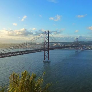 Lisbon: Small Group Scenic Sightseeing Tour by Minivan