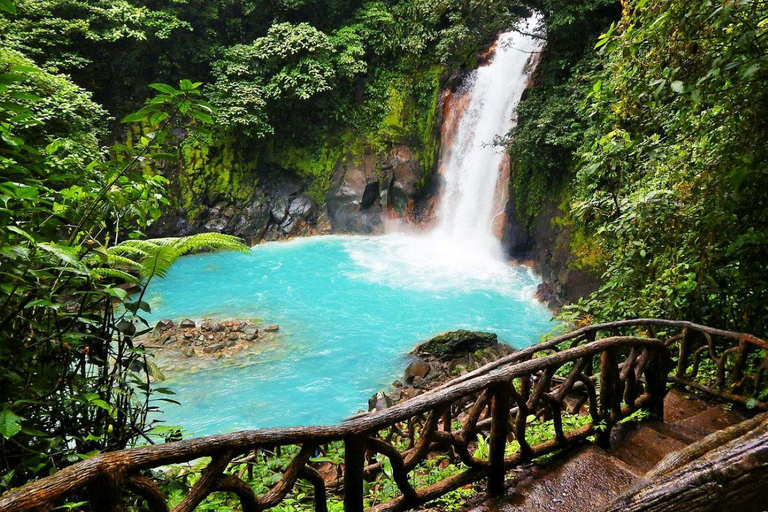 La Fortuna: Rio Celeste Waterfall and National Park Tour