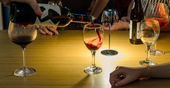 Vienna: Wine Tasting with Charcuterie Board at Drei Bögen