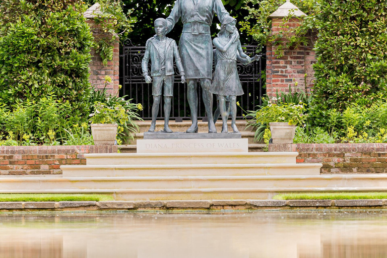 London: Kensington Palace Tour, Guard Change & Afternoon Tea Shared Tour: Kensington Palace, Guard Change & Afternoon Tea