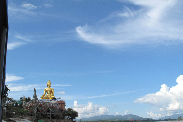 Depuis Chiang Mai : visite du temple blanc et Triangle d’orPetit groupe