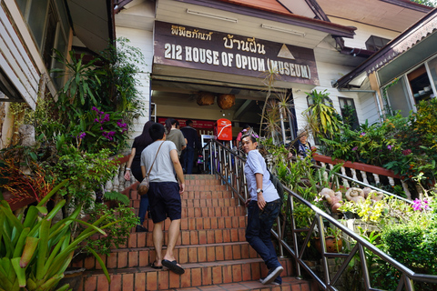 Ab Chiang Mai: Weißer Tempel & Goldenes Dreieck - TagestourTour in einer privaten Gruppe