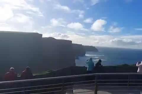 Galway: Cliffs of Moher Cruise, Bunratty Castle & Folk Park