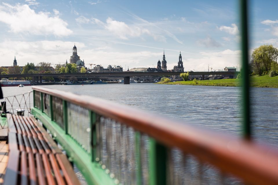 Dresden Alemanha: Cruzeiro de barco turístico no rio Elba