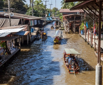 From Bangkok: Damnoen Saduak Floating Market Guided Tour