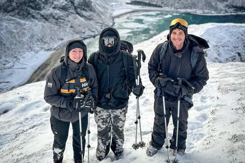 Reine: Winter Snowshoe Hike to Ryten – With Local Guide