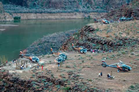 Grand Canyon: Helikopterrundflug & Zwischenlandung im Canyon