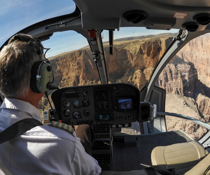 Depuis la rive sud : traversée en hélicoptère du Grand Canyon