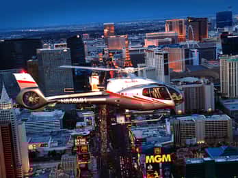 Las Vegas: Helikopter-Flug bei Nacht über den Strip Las Vegas: Helikopter-Flug bei Nacht über den Strip