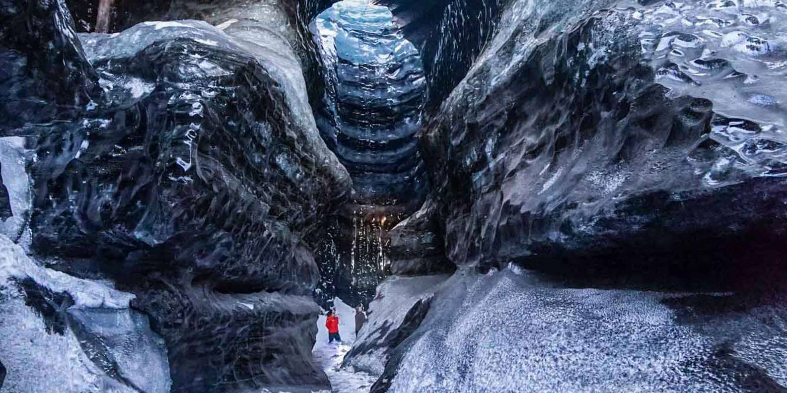 ヴィーク発 カトラ火山 氷の洞窟 ツアー スーパージープでの移動 Getyourguide