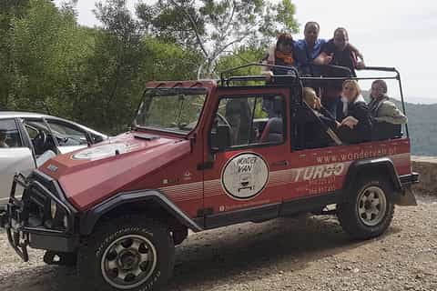 Sintra: Portuguese Beaches and Colares Private Jeep Tour