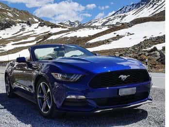 Zurich : Visitez le col du Klausen avec une Ford Mustang décapotable