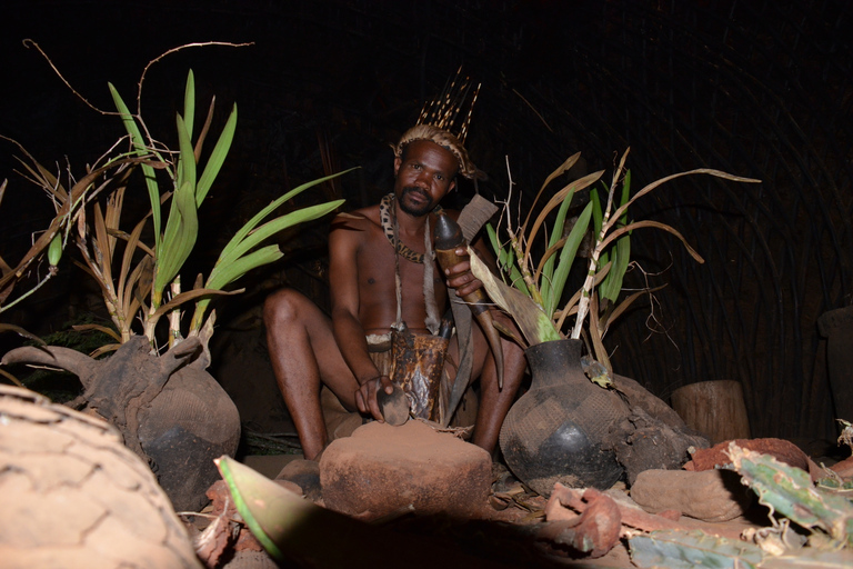 Durban: Tagestour zum Zulu-Orakel und Kräuterkunde