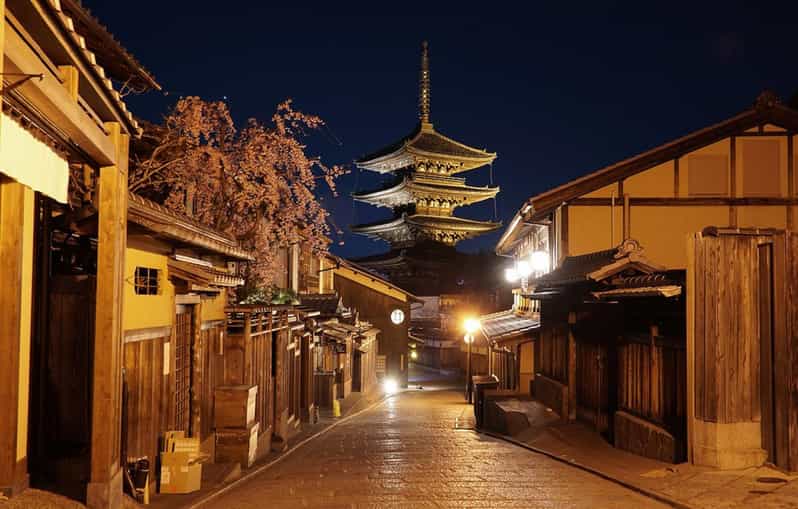Kyoto: tour a piedi di Gion al tramonto con una guida locale