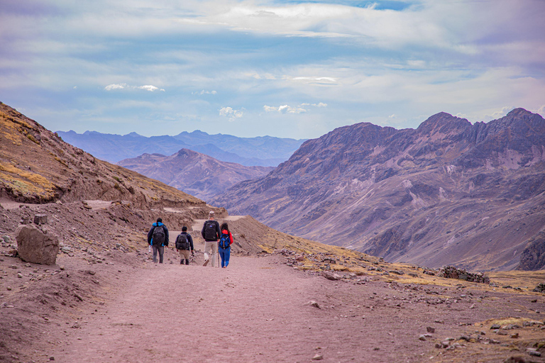 08 صباحاً جولة جبل قوس قزح المغادرة: جولة صباحية متأخرة
