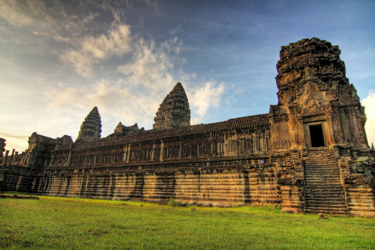 Sunrise at Angkor Wat Temple: 3-Hour Private Tour